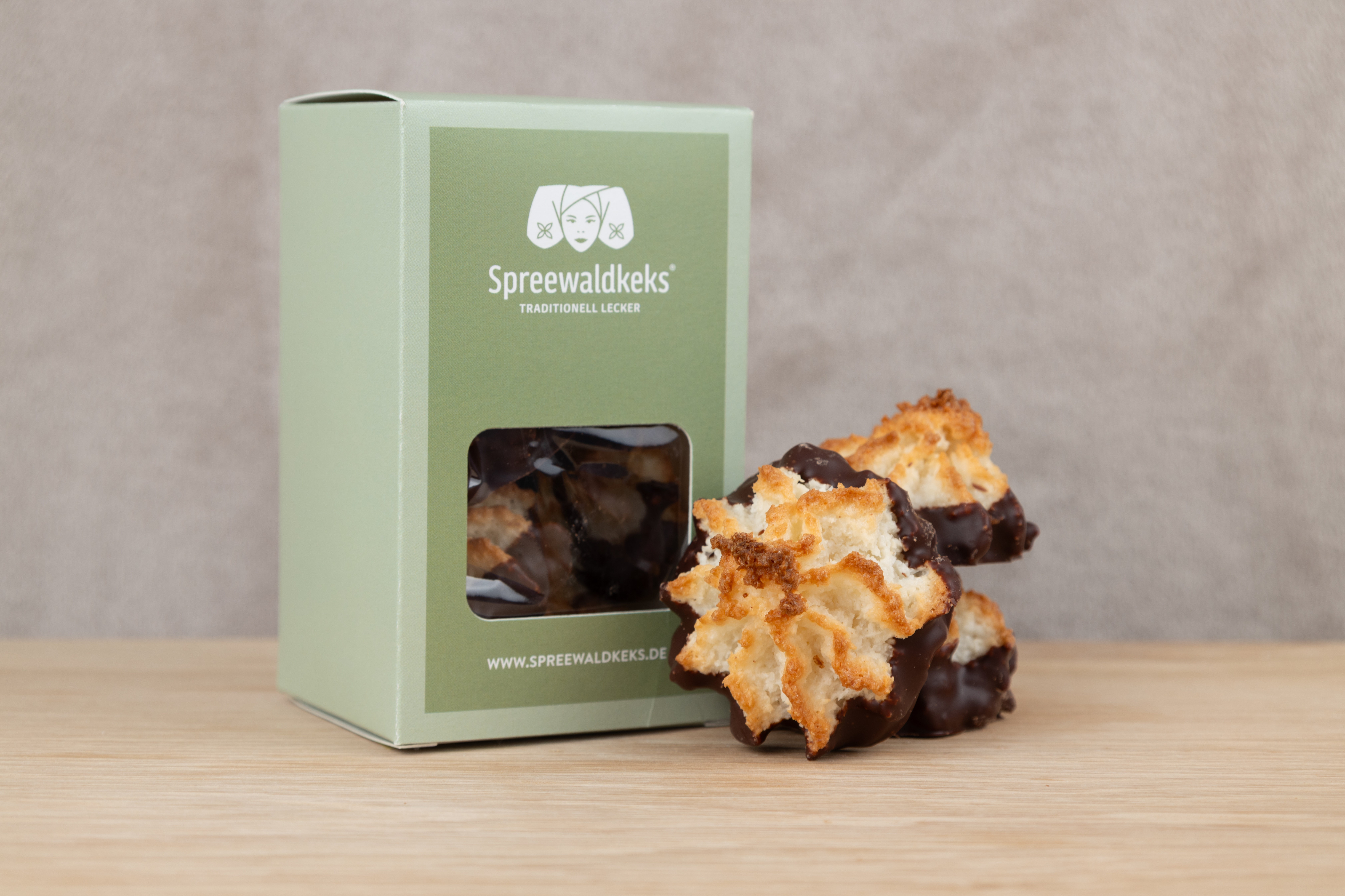 Kokosmakronen – halb in belgischer Schokolade getaucht