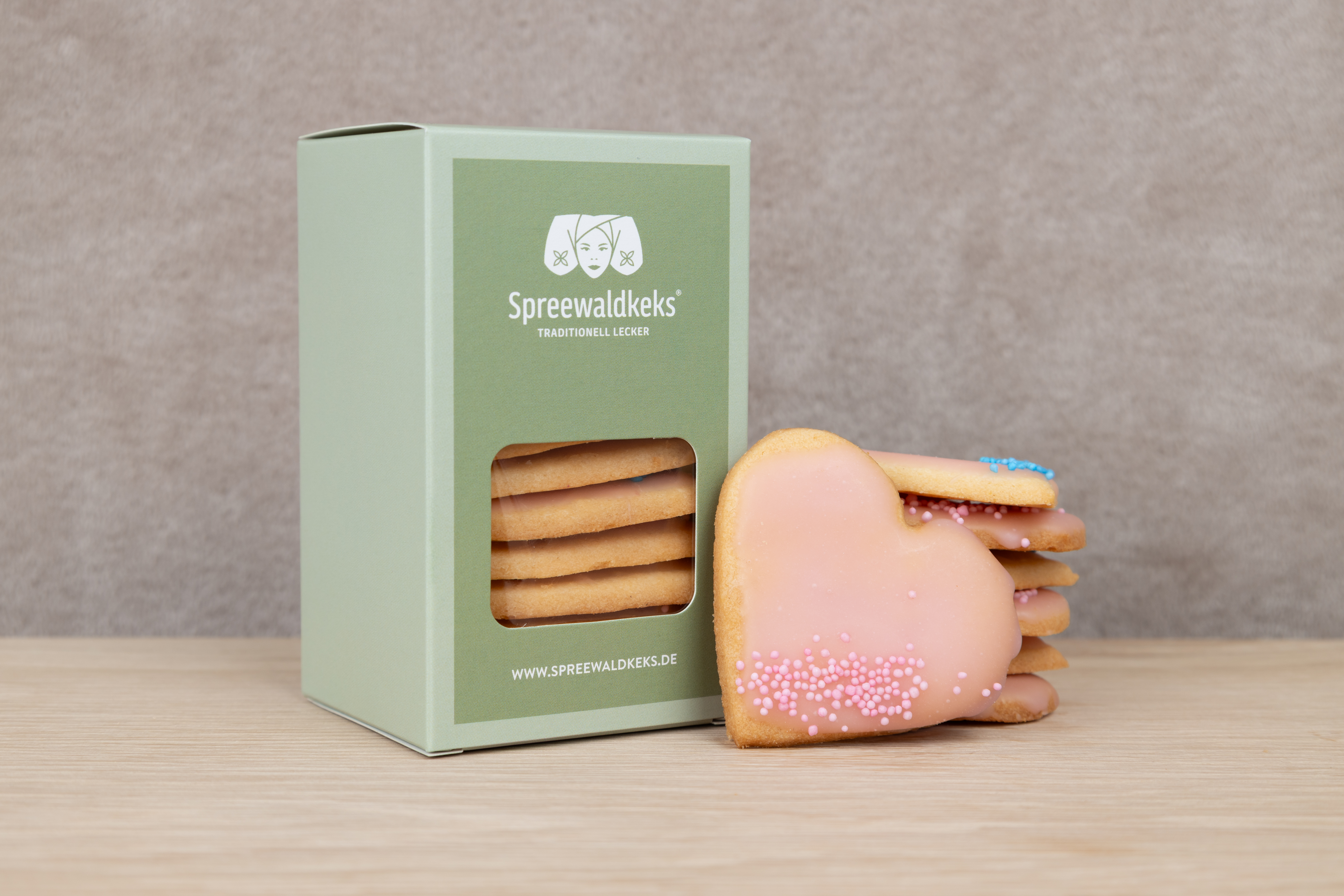 Rosa Liebe – handgemachte Butterherzen mit rosa Glasur